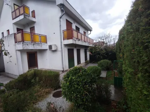 Izdavanje, kuća, 200m², Zagorič, Podgorica - image 1