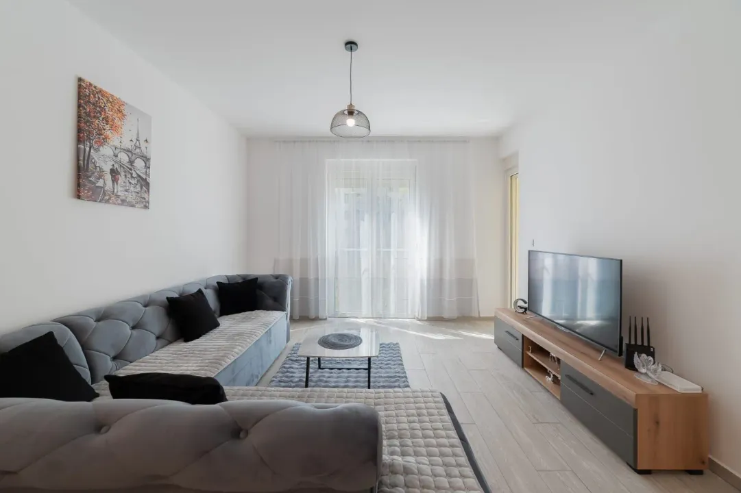 Rent, one bedroom apartment, 57m², Bečići, Budva
