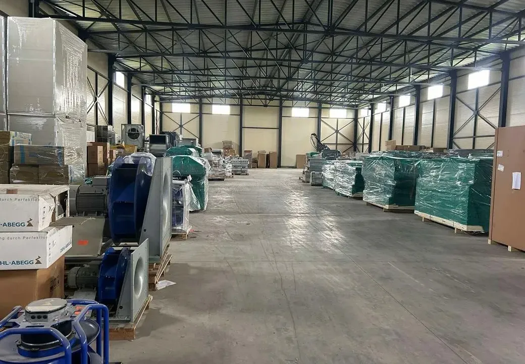 Izdavanje, poslovni prostor, 1700m², Zemun Sve Podlokacije, Beograd