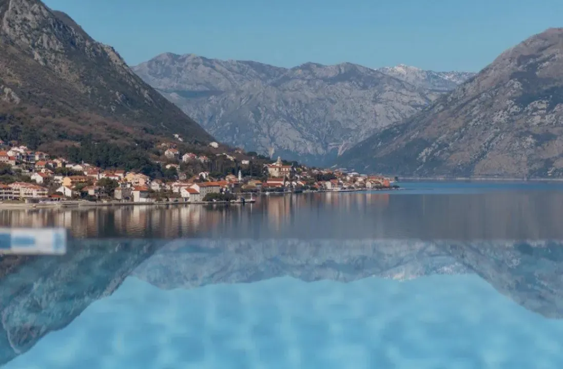 Sale, three bedroom apartment, 187m², Dobrota, Kotor