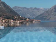Sale, three bedroom apartment, 187m², Dobrota, Kotor - image 1