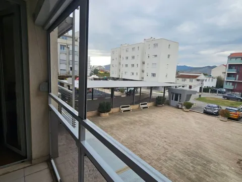 Izdavanje, jednosoban stan, 43m², Tološka šuma, Podgorica - image 17