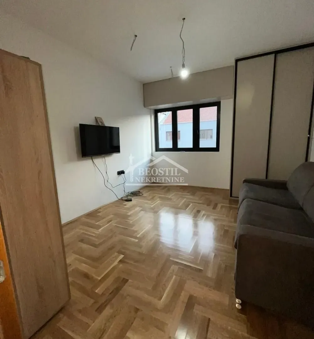 Prodaja, četvorosoban stan, 130m², Centar, Smederevo