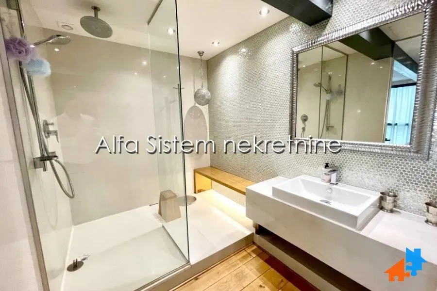 Izdavanje, dvosoban stan, 209m², Kalenić Pijaca, Vračar Sve Podlokacije