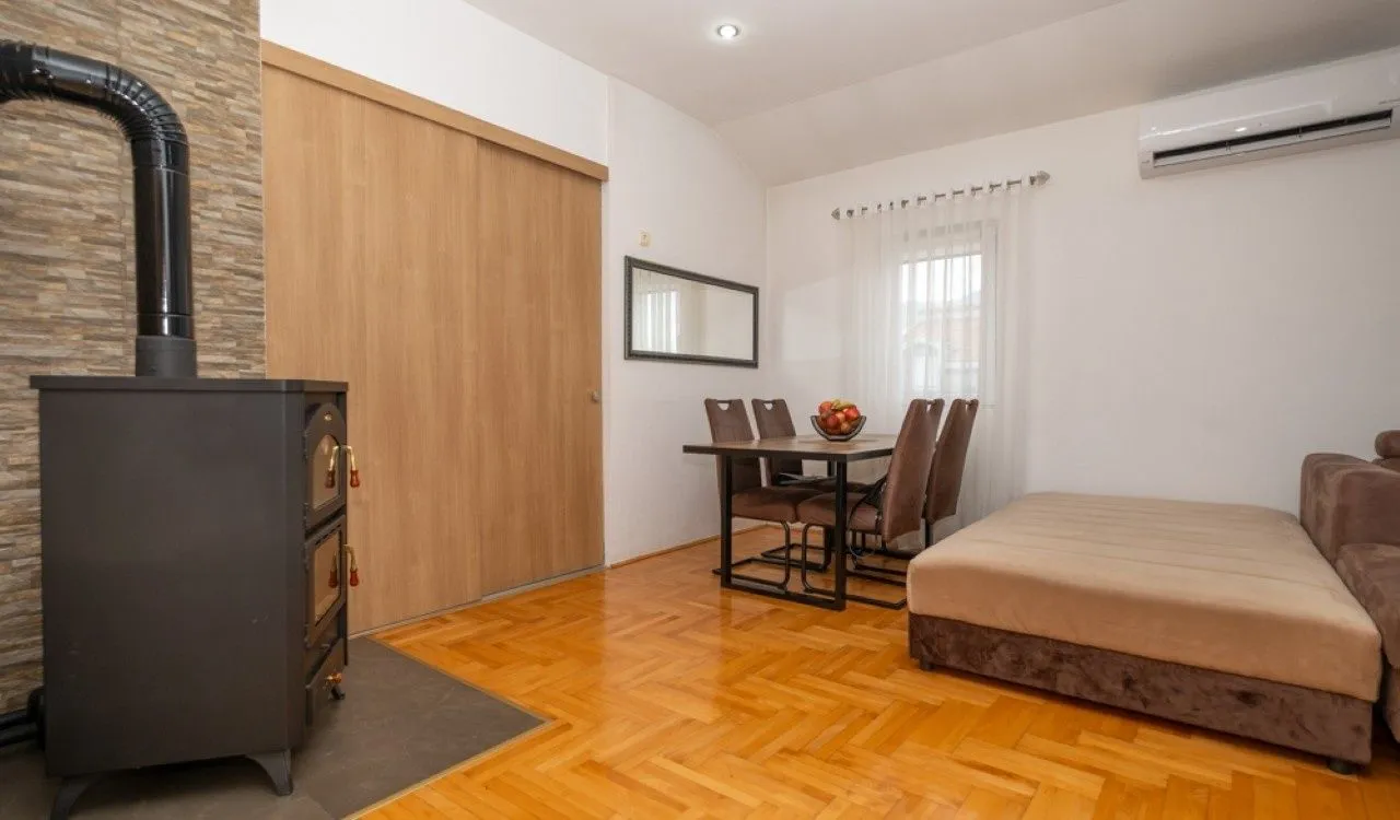 Prodaja, kuća, 258m², Pod Goricom, Podgorica