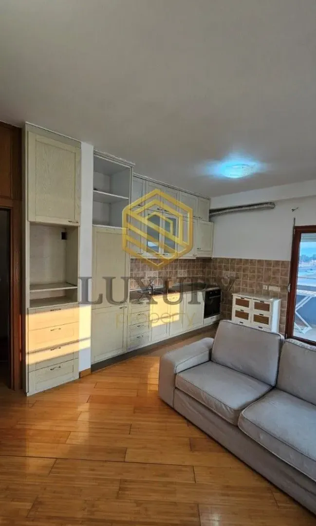 Izdavanje, dvosoban stan, 64m², Stari Aerodrom, Podgorica
