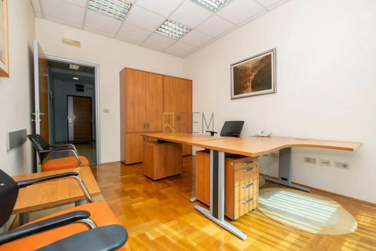 Izdavanje, poslovni prostor, 78m², Kruševac, Podgorica