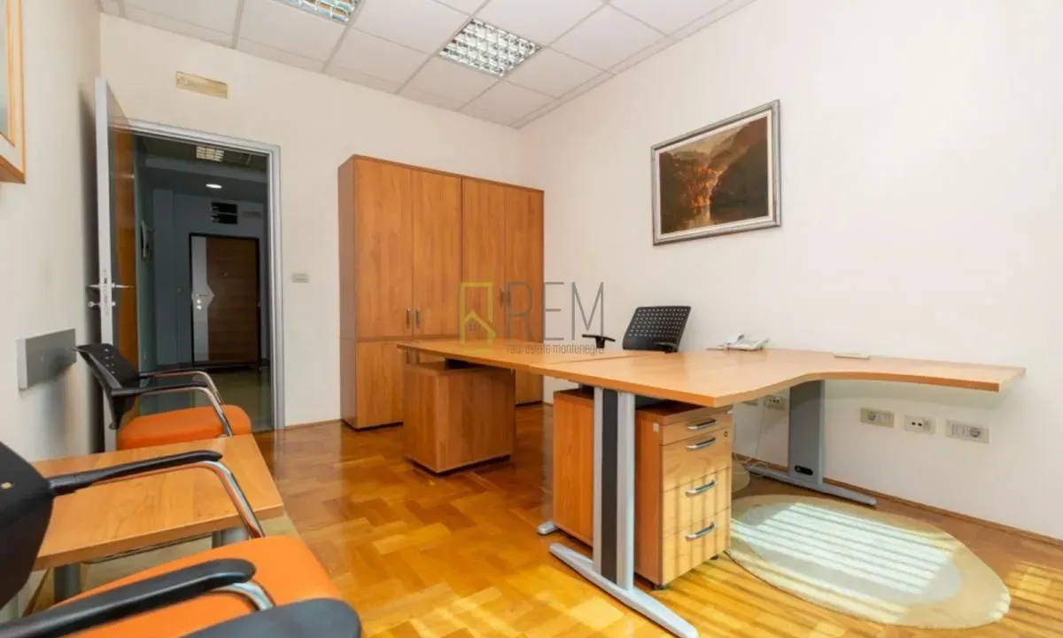 Izdavanje, poslovni prostor, 78m², Kruševac, Podgorica