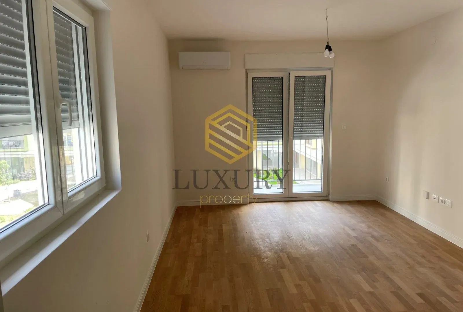 Rent, office space, 40m², Pobrežje, Podgorica