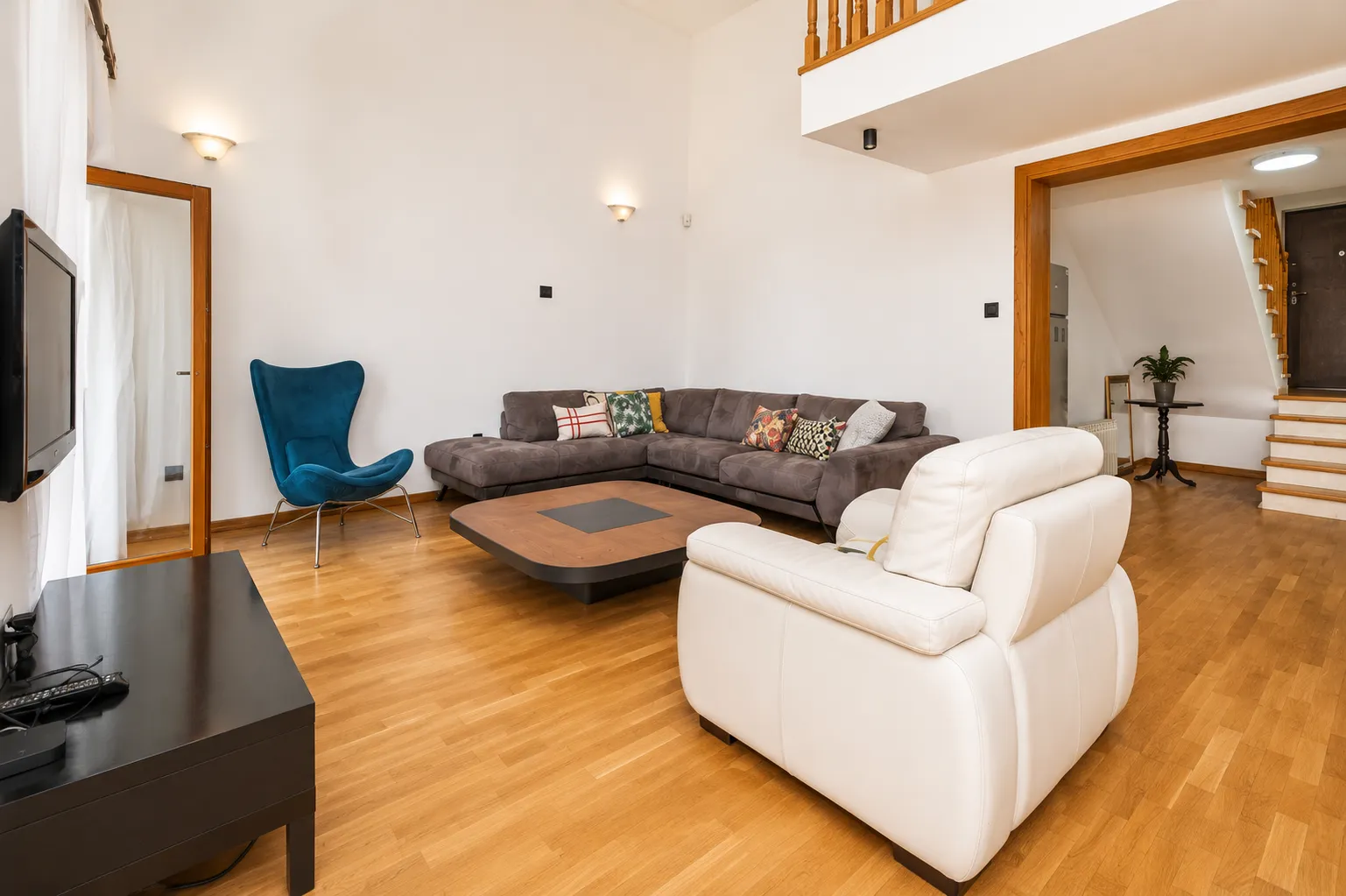 Rent, house, 280m², Gorica C, Podgorica