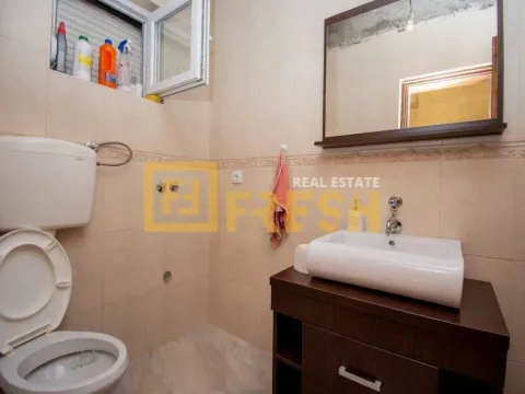 Sale, house, 350m², Tološi, Podgorica - image 11