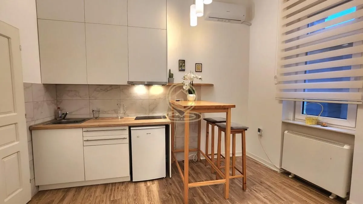 Izdavanje, jednosoban stan, 37m², Stari Grad, Beograd