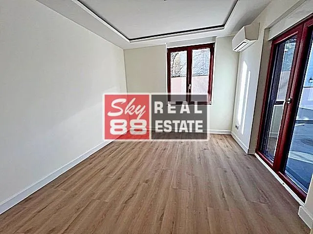 Izdavanje, četvorosoban stan, 156m², Savski Venac, Beograd