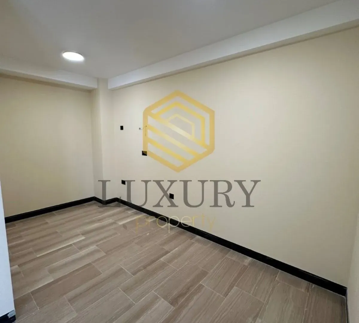 Izdavanje, trosoban stan, 111m², Zagorič, Podgorica