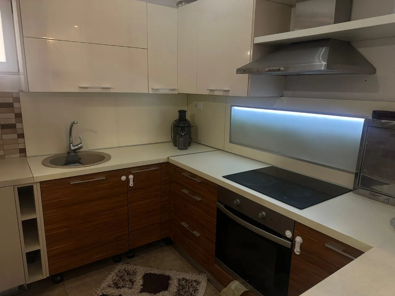 Izdavanje, dvosoban stan, 75m², Konik, Podgorica