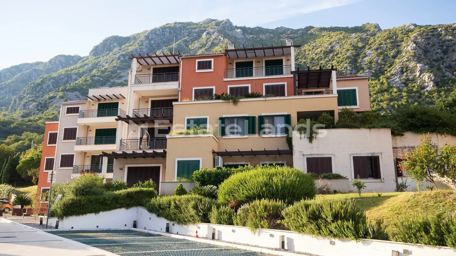 Sale, two bedroom apartment, 84m², Morinj, Kotor
