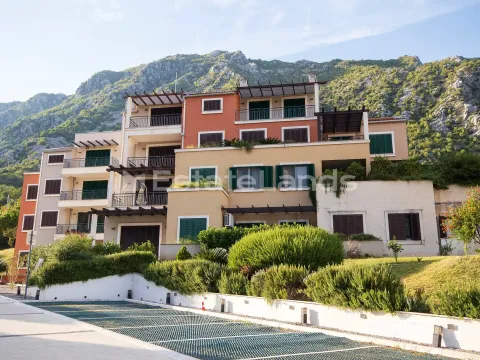 Sale, two bedroom apartment, 84m², Morinj, Kotor - image 17