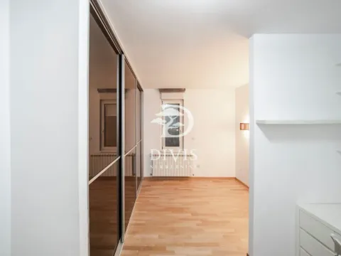 Prodaja, četvorosoban stan, 105m², Vračar Centar, Vračar Sve Podlokacije - image 9