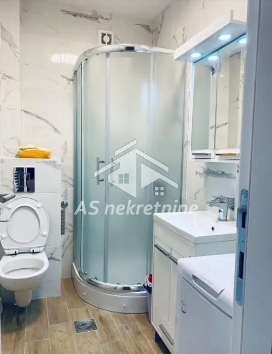 Rent, two bedroom apartment, 42m², Kalenić Pijaca, Vračar Sve Podlokacije