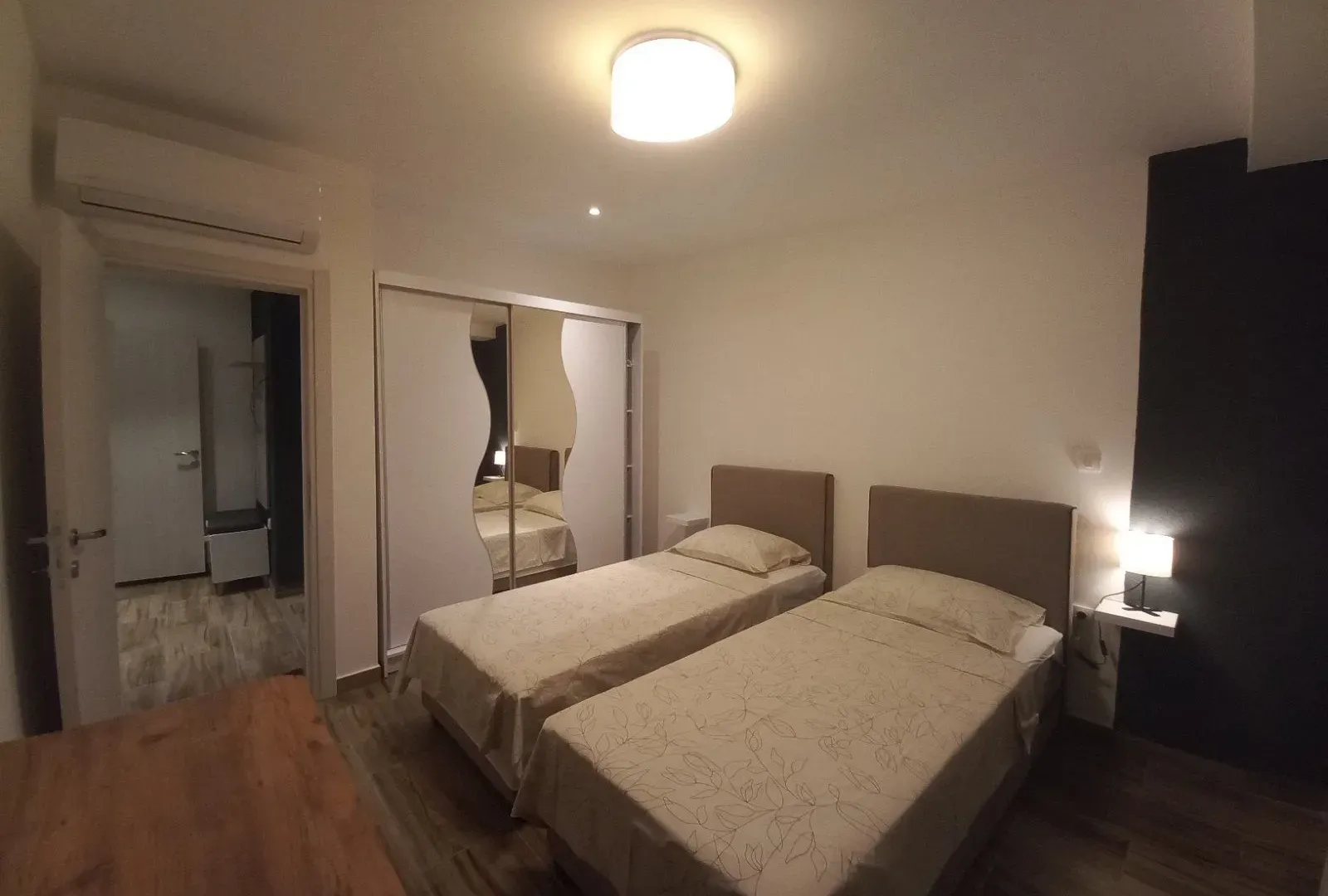 Izdavanje, dvosoban stan, 70m², Kalimanj, Tivat