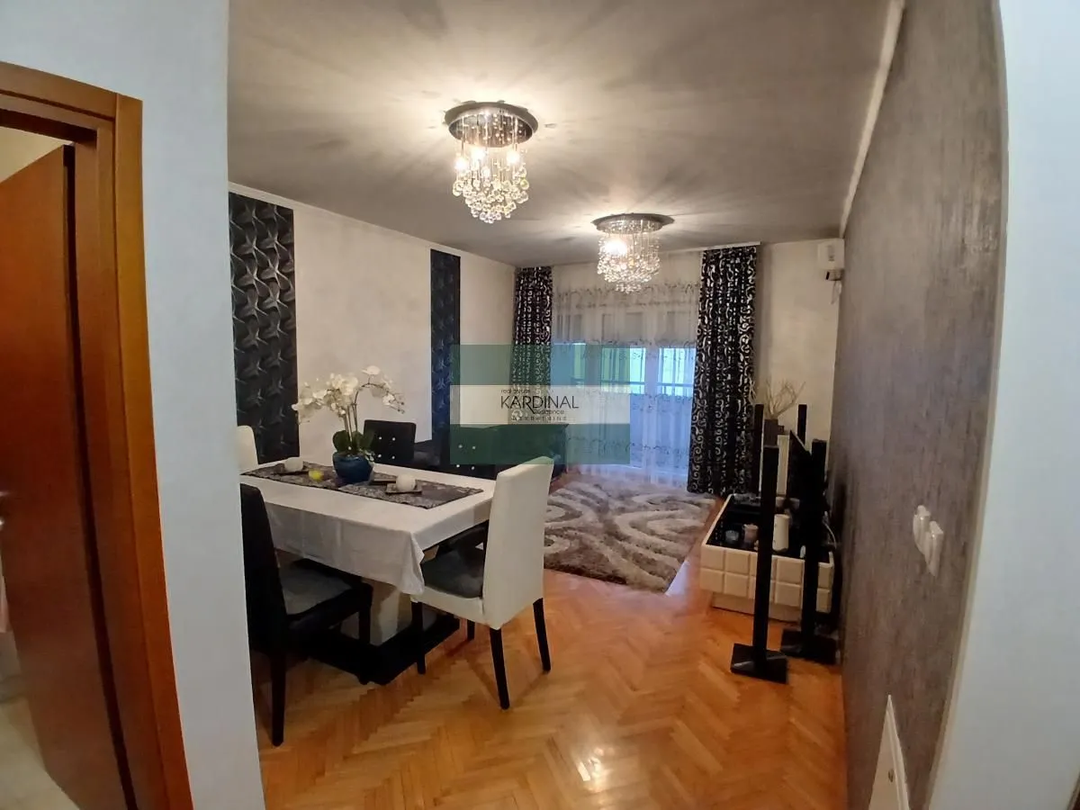Prodaja, trosoban stan, 85m², Centar, Jagodina