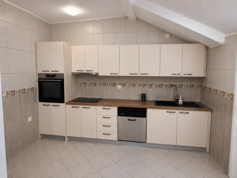 Rent, four bedroom apartment, 150m², Stari Aerodrom, Podgorica - image 4