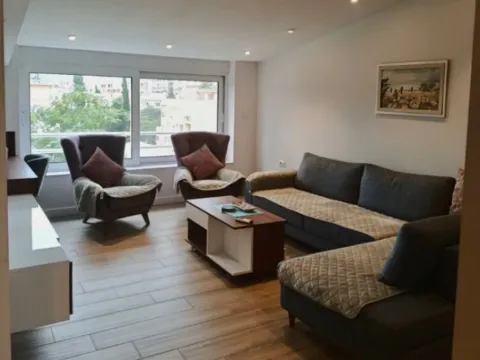 Izdavanje, dvosoban stan, 100m², Preko Morače, Podgorica