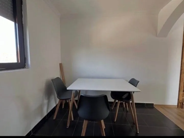 Izdavanje, dvosoban stan, 75m², Zagorič, Podgorica