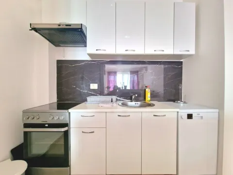 Izdavanje, dvosoban stan, 80m², Rafailovići, Budva - image 7