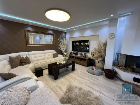 Prodaja, četvorosoban stan, 164m², Centar, Jagodina - image 2