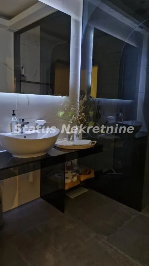 Prodaja, kuća, 310m², Klisa, Novi Sad Sve Podlokacije