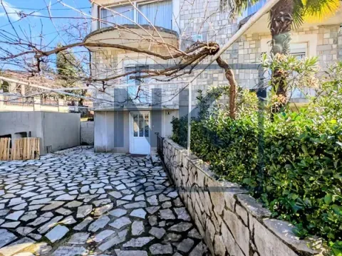 Sale, house, 350m², Vranići, Podgorica - image 2