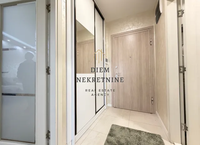 Izdavanje, jednosoban stan, 50m², Central Point, Podgorica