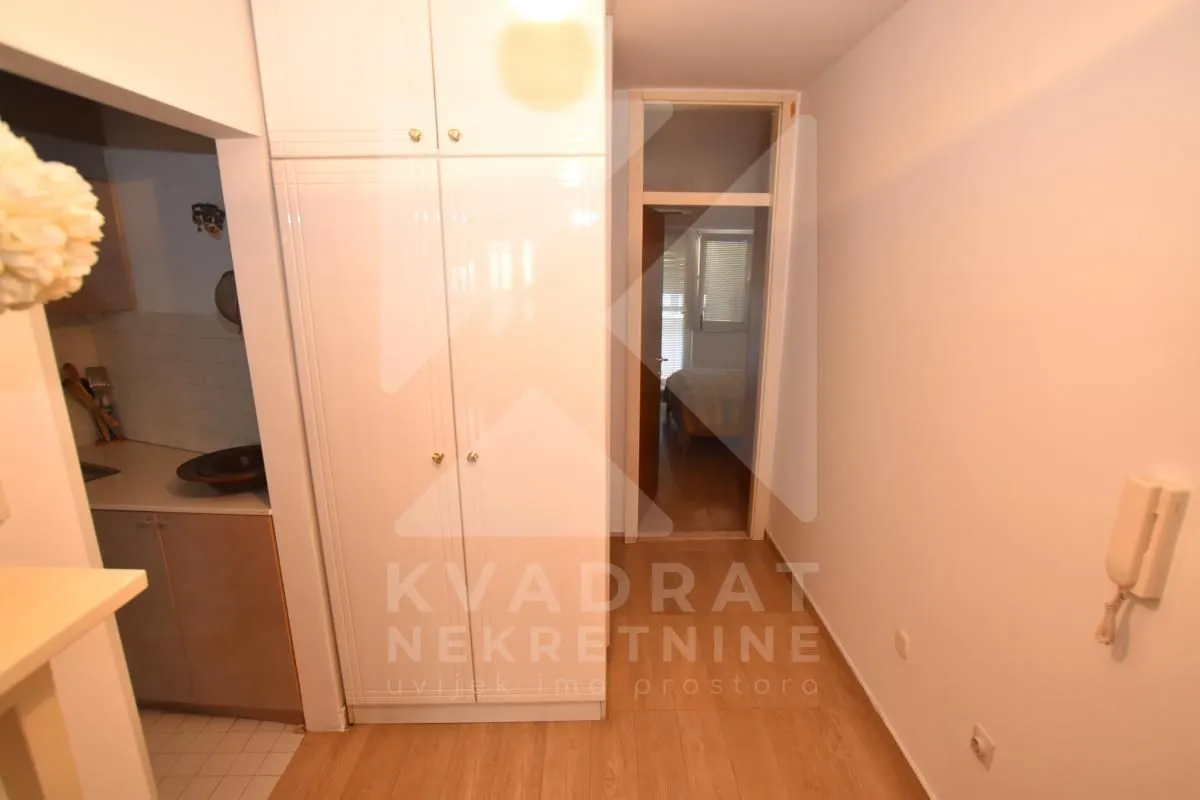 Izdavanje, dvosoban stan, 84m², Preko Morače, Podgorica