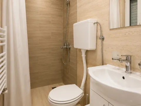 Izdavanje, kuća, 170m², Zagorič, Podgorica - image 6
