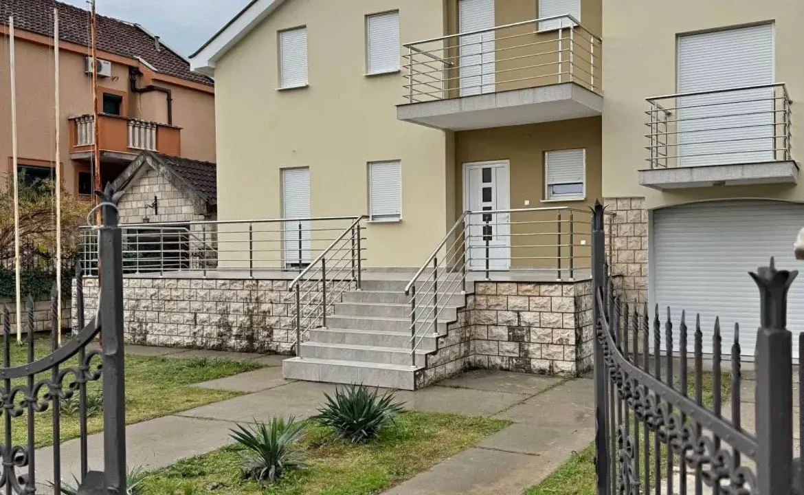 Rent, house, 500m², Stari Aerodrom, Podgorica