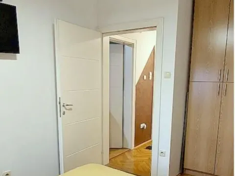 Izdavanje, četvorosoban stan, 105m², Rotkvarija, Novi Sad Sve Podlokacije - image 8