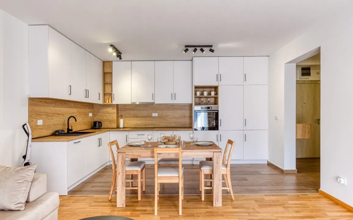 Izdavanje, dvosoban stan, 70m², Zaobilaznica, Budva
