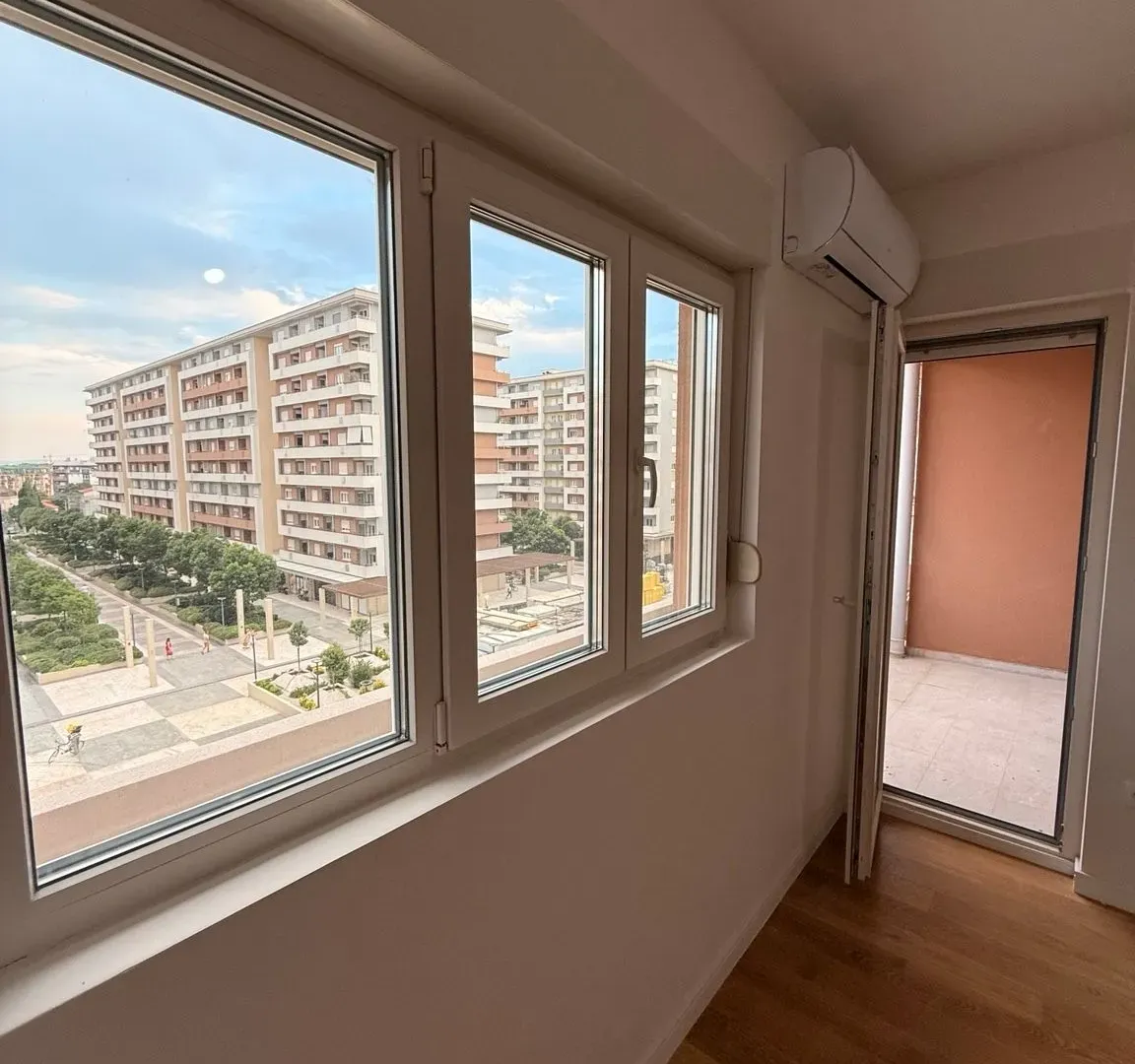 Izdavanje, poslovni prostor, 49m², Central Point, Podgorica