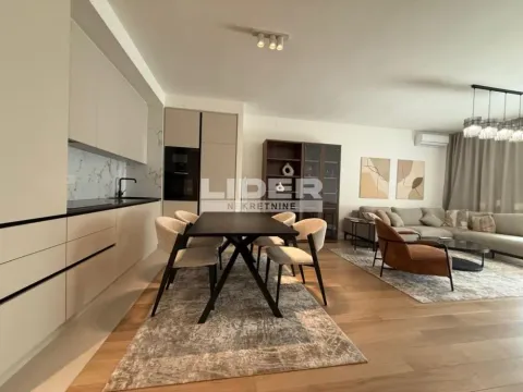 Izdavanje, trosoban stan, 86m², Savski Venac, Beograd