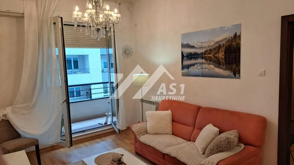 Izdavanje, dvosoban stan, 50m², Bulevar Oslobodjenja, Novi Sad Sve Podlokacije