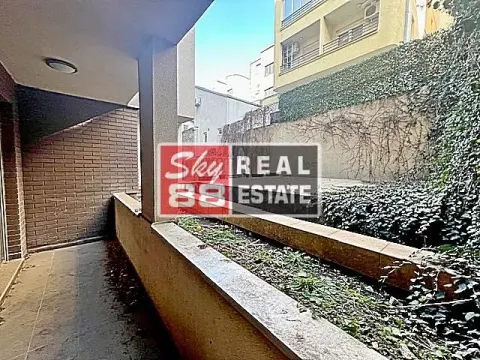 Sale, three bedroom apartment, 74m², Vračar Hram, Vračar Sve Podlokacije - image 1