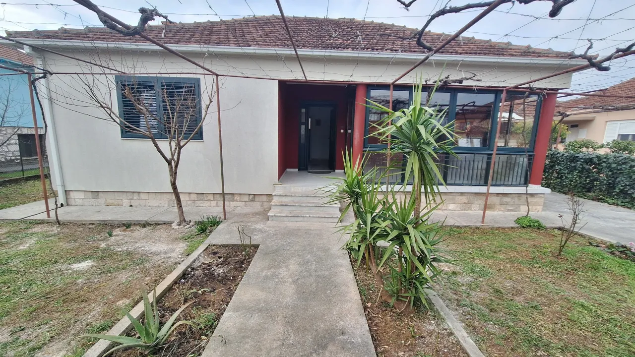 Rent, house, 110m², Stari Aerodrom, Podgorica