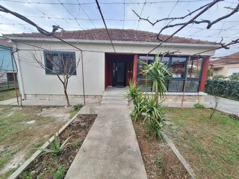 Rent, house, 110m², Stari Aerodrom, Podgorica - image 1