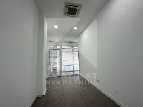 Izdavanje, poslovni prostor, 362m², Ljubović, Podgorica - image 19