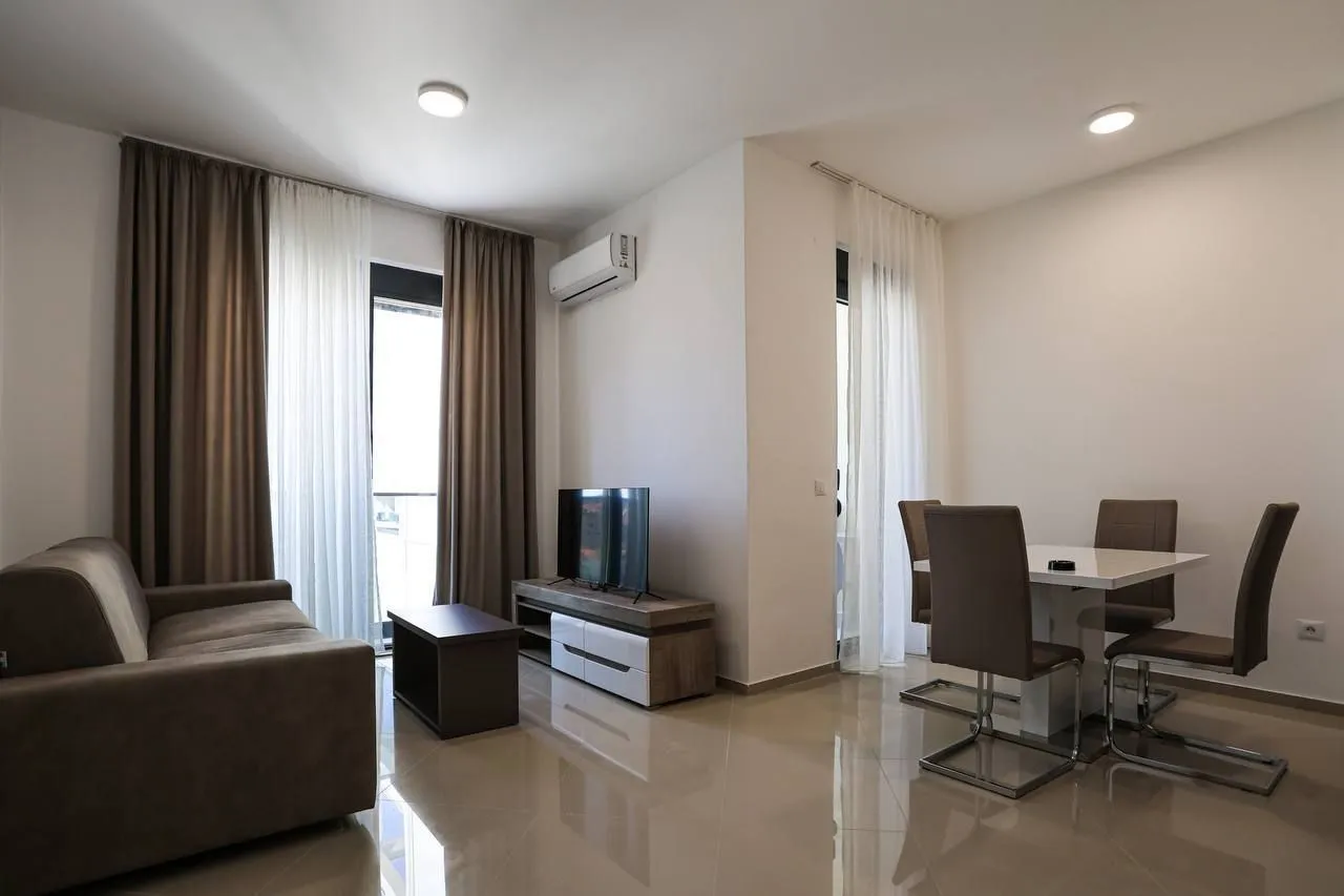 Rent, one bedroom apartment, 45m², Bečići, Budva