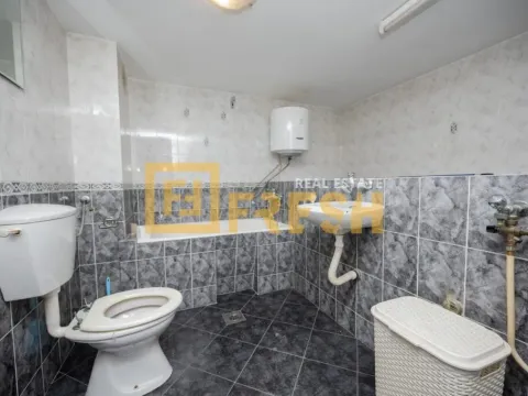 Izdavanje, kuća, 260m², Gorica C, Podgorica - image 14