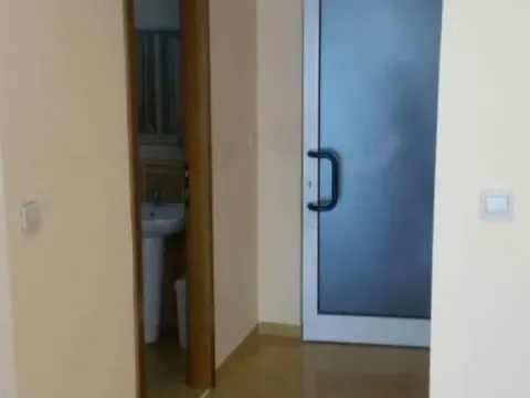 Izdavanje, poslovni prostor, 42m², Centar, Podgorica - image 6