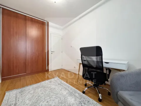 Izdavanje, trosoban stan, 85m², Krivi Most, Podgorica - image 10