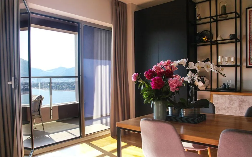 Izdavanje, trosoban stan, 198m², Budva, Crna Gora